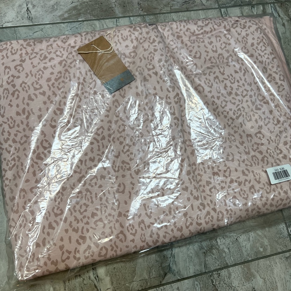 Kyte Baby NIB small blush leopard toddler blanket